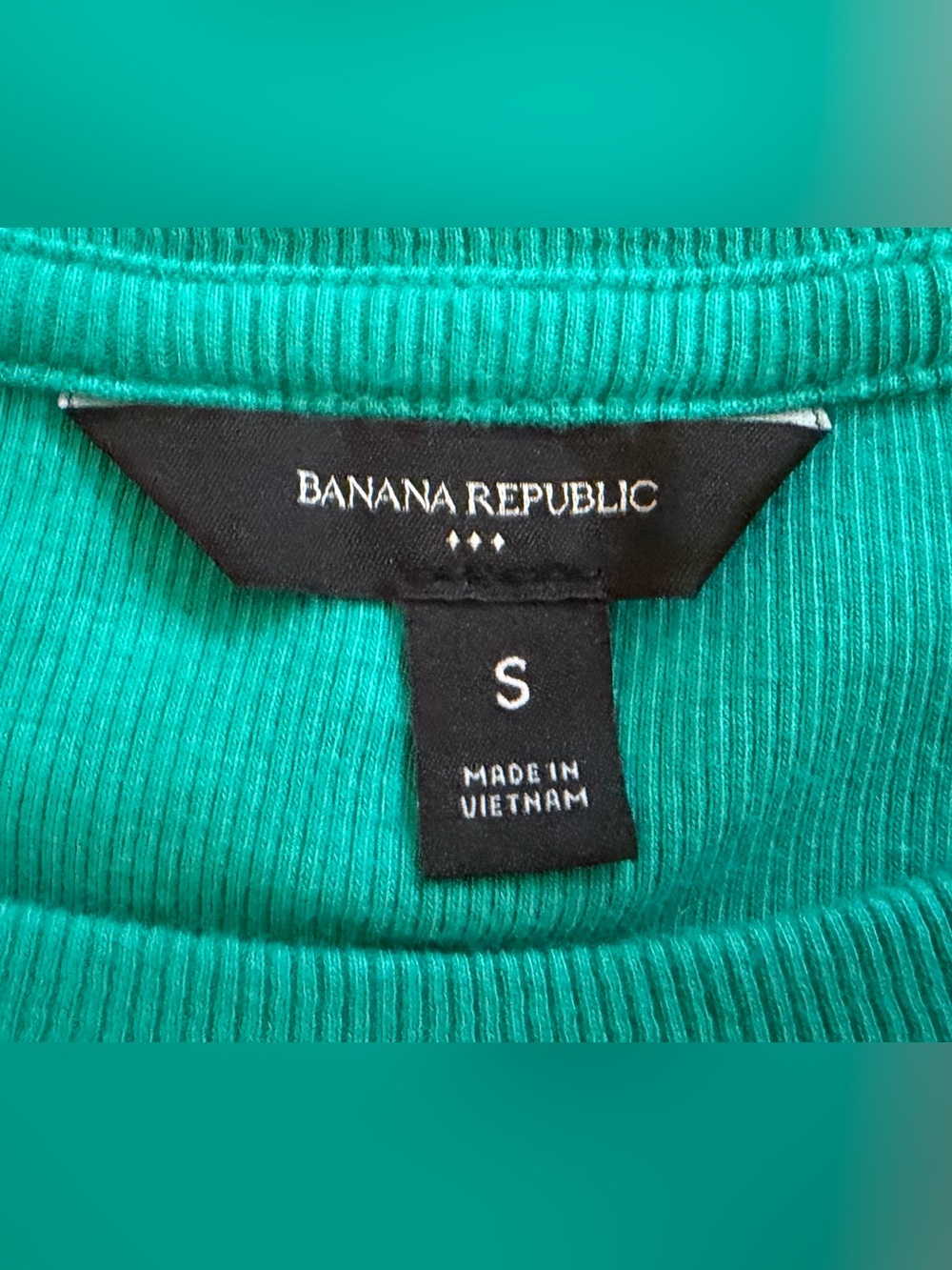 Banana Republic Classic Scoop Neck Long Sleeve Tee in Kelly Green - Picture 2 of 5